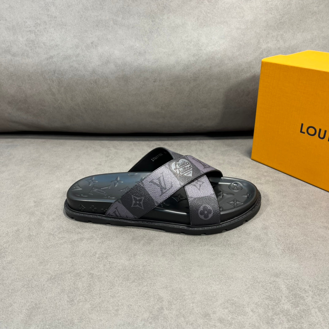 Lou-2022春夏新款 愛心圖拖鞋