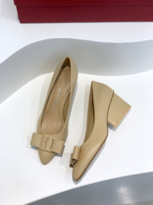 Salvatore Ferragamo鞋-菲拉格慕 Viva低跟尖頭 平底鞋 膚色
