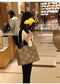 M45494 路L家-Onthego Tote 包 中號 上身照