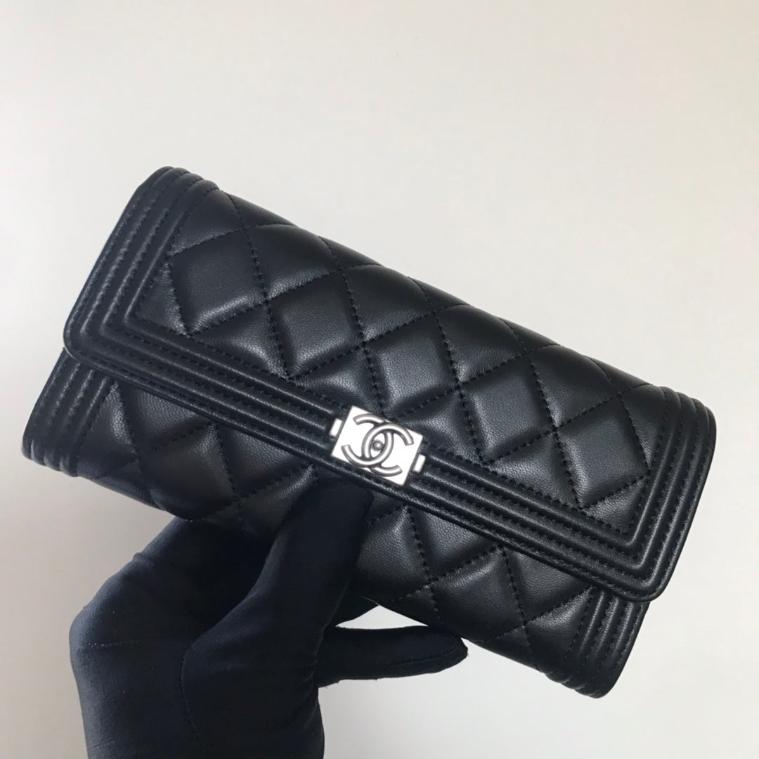 Chanel Leboy 翻蓋長夾-黑色羊皮銀扣