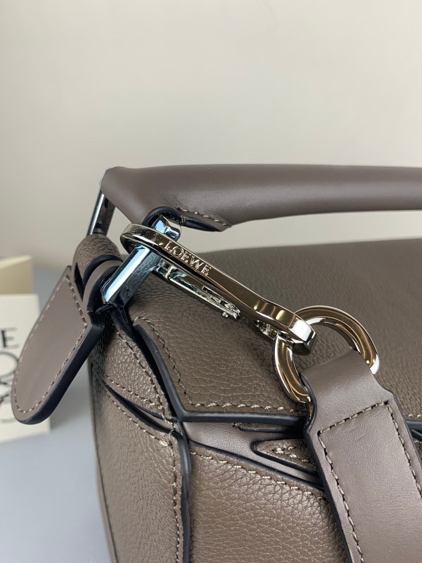 羅L威-puzzle bag 小牛皮 灰褐色 小號