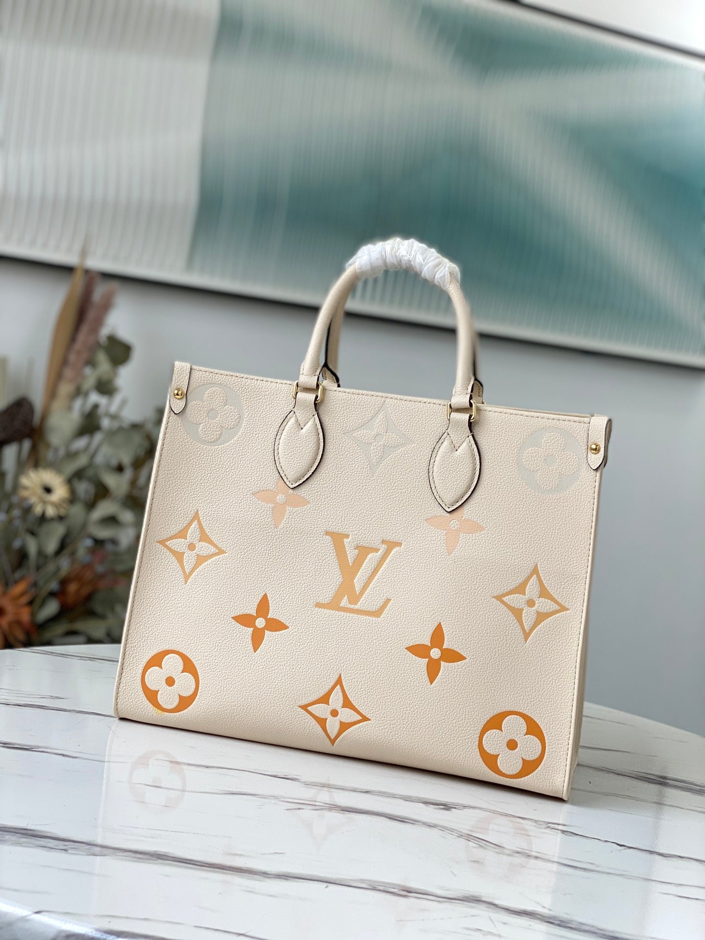 LV M45717 香草黃 By The Pool 膠囊系列 OnTheGo MM中號 Tote 包