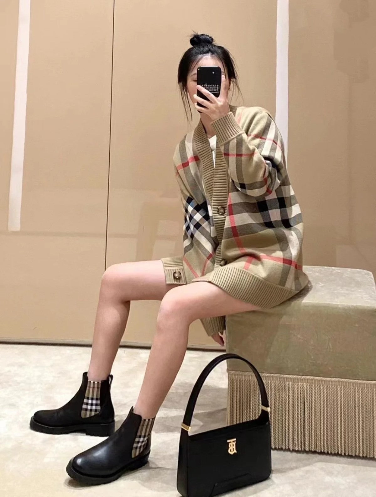 巴B家-新款 Tb shoulder bag 腋下斜挎包 黑色 上身照