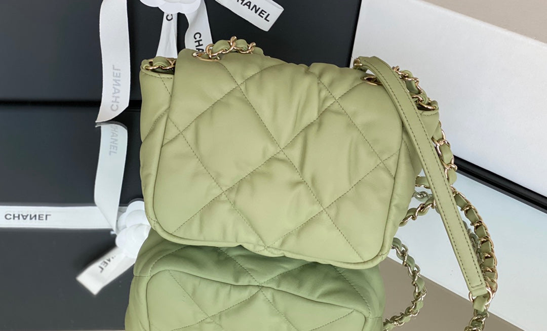 Chanel 度假系列柔軟小牛皮包-牛油果綠