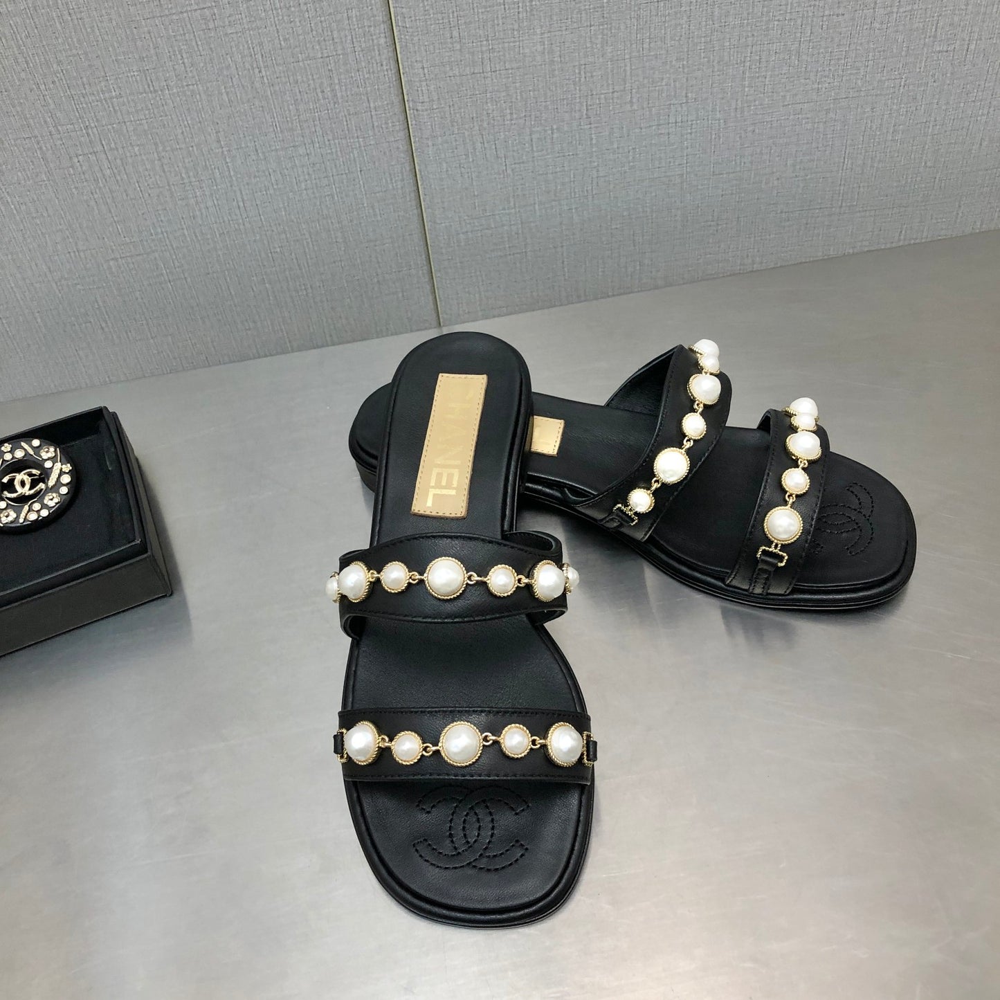 小香家-22A 手工坊珍珠釦拖鞋-內外羊皮（尺碼35-40）