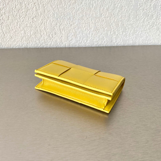B編織- 大格翻蓋卡包 小羊皮 12.2×7.5×2.5cm