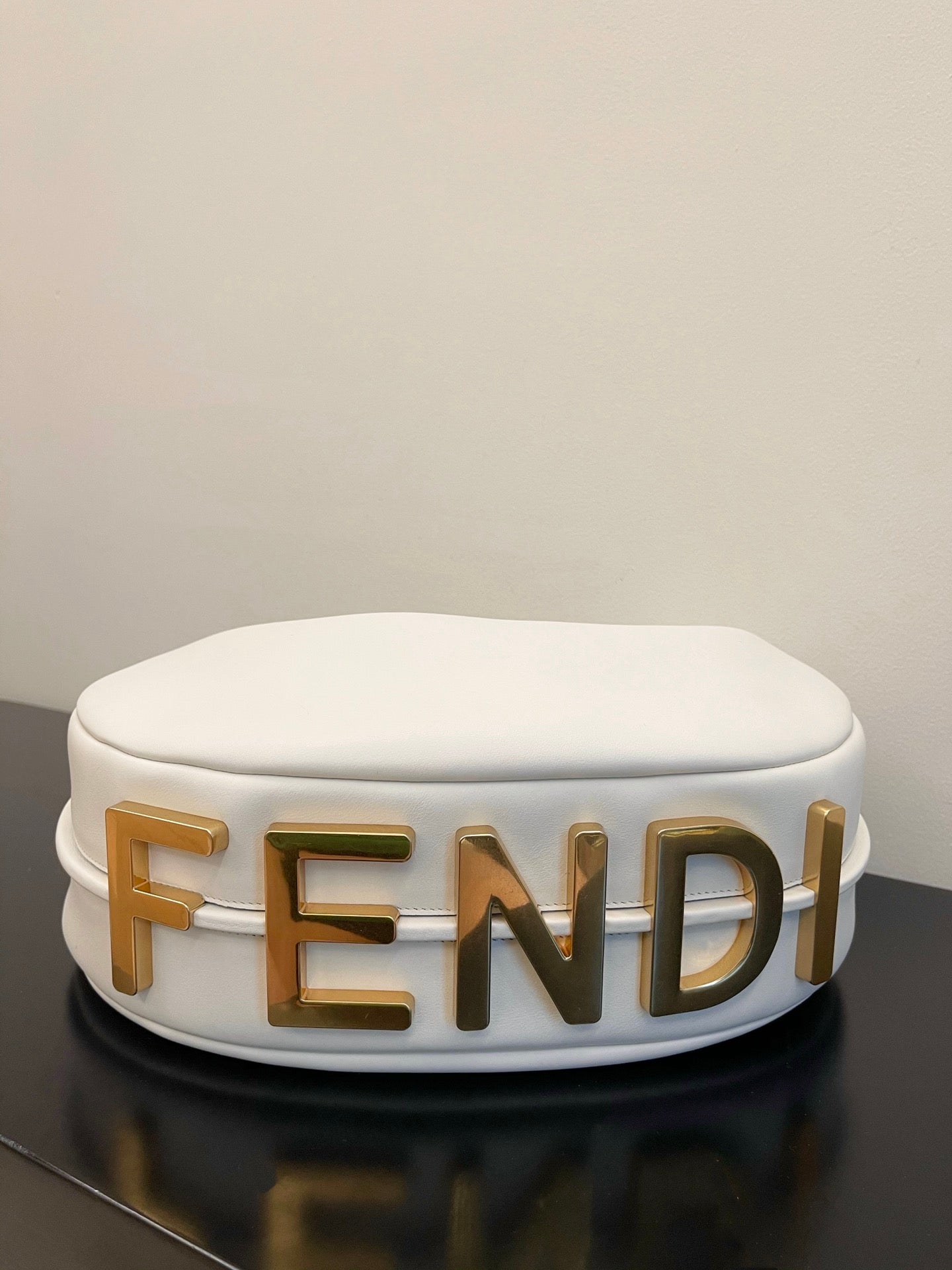 芬F家-Fendigraphy-大型白色皮革腋下包