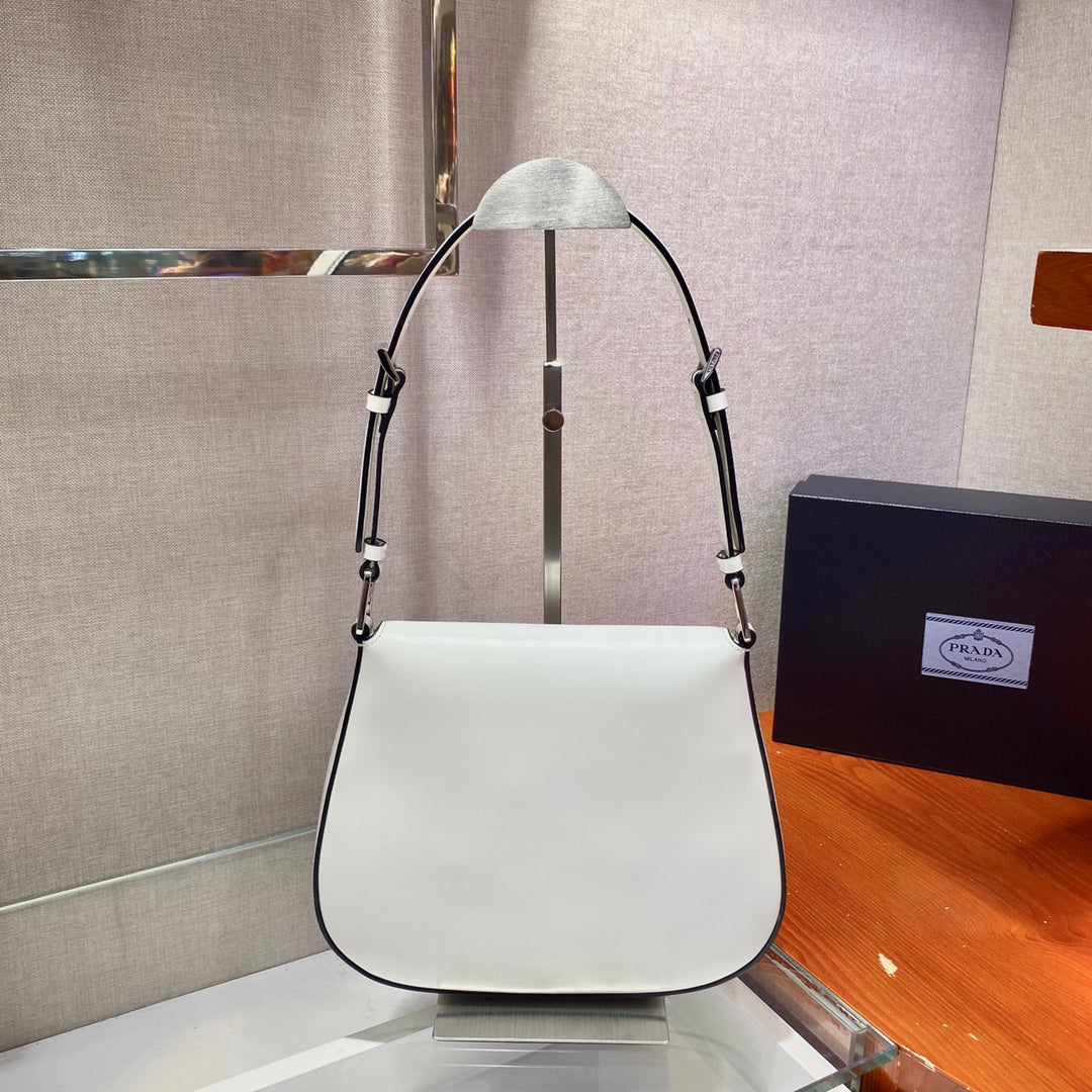 普P家-新款中古 Cleo腋下包 大號 白色