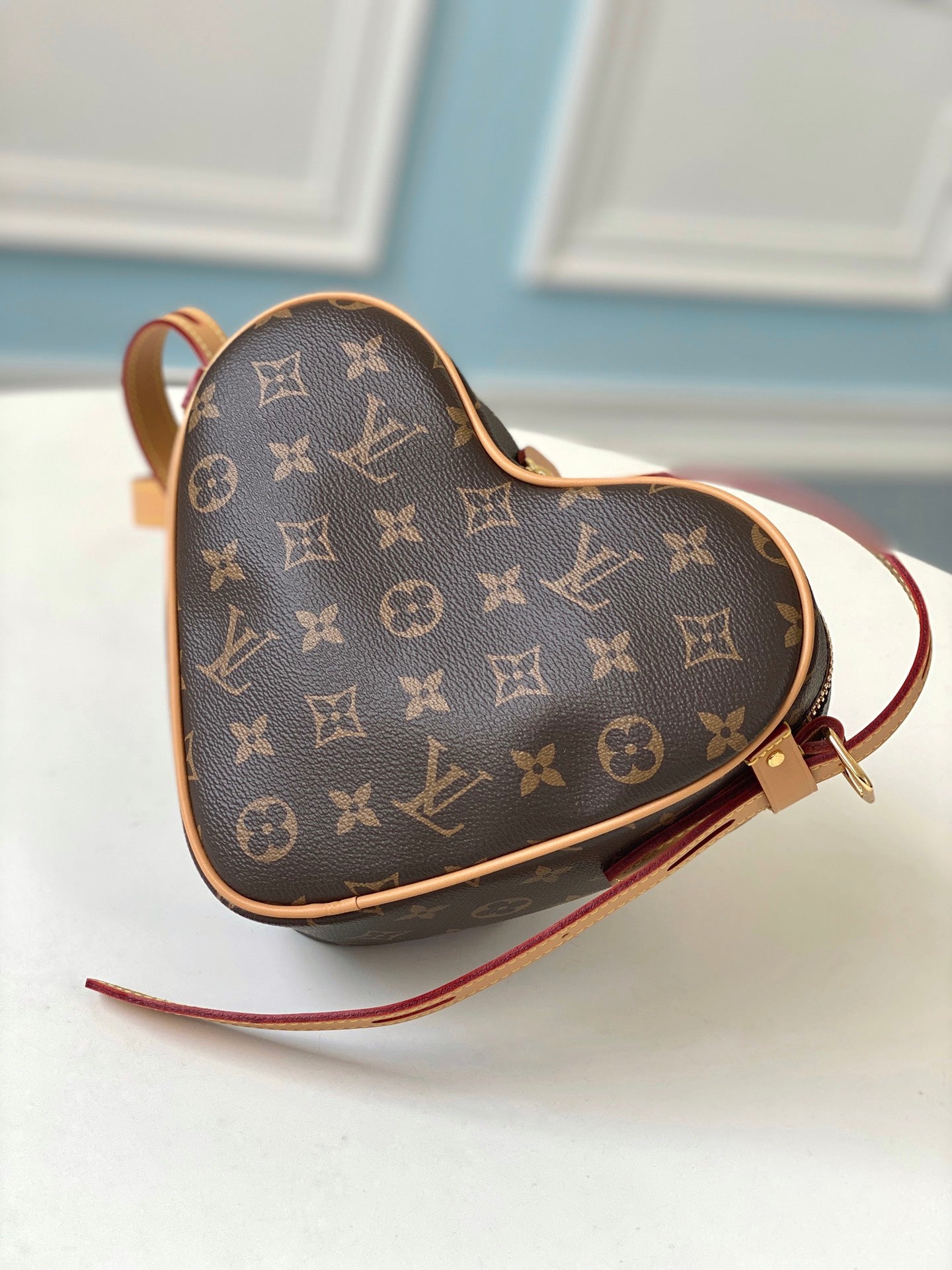 LV M57456 Cur 手袋取材