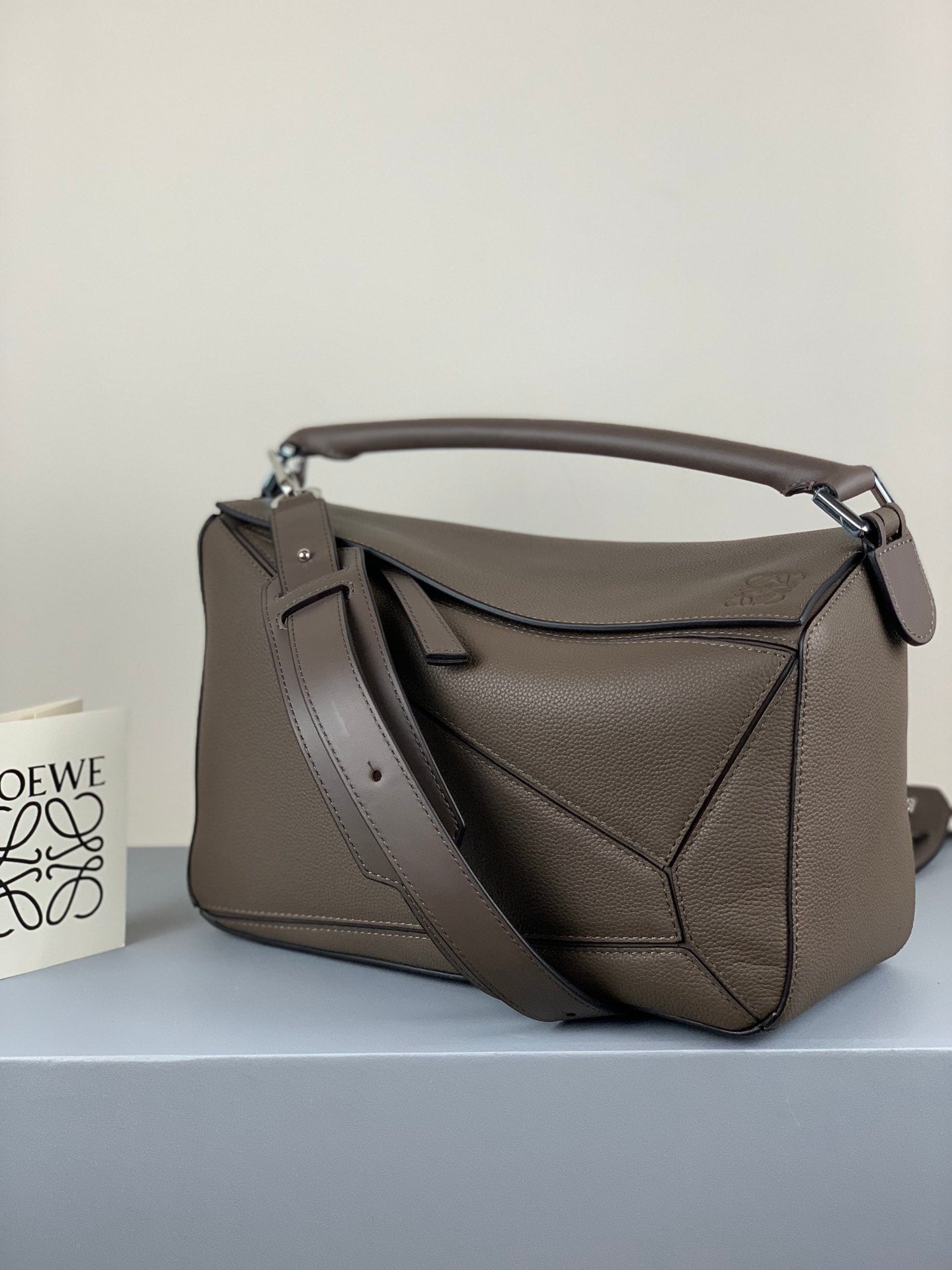羅L威-puzzle bag 小牛皮 灰褐色 中號