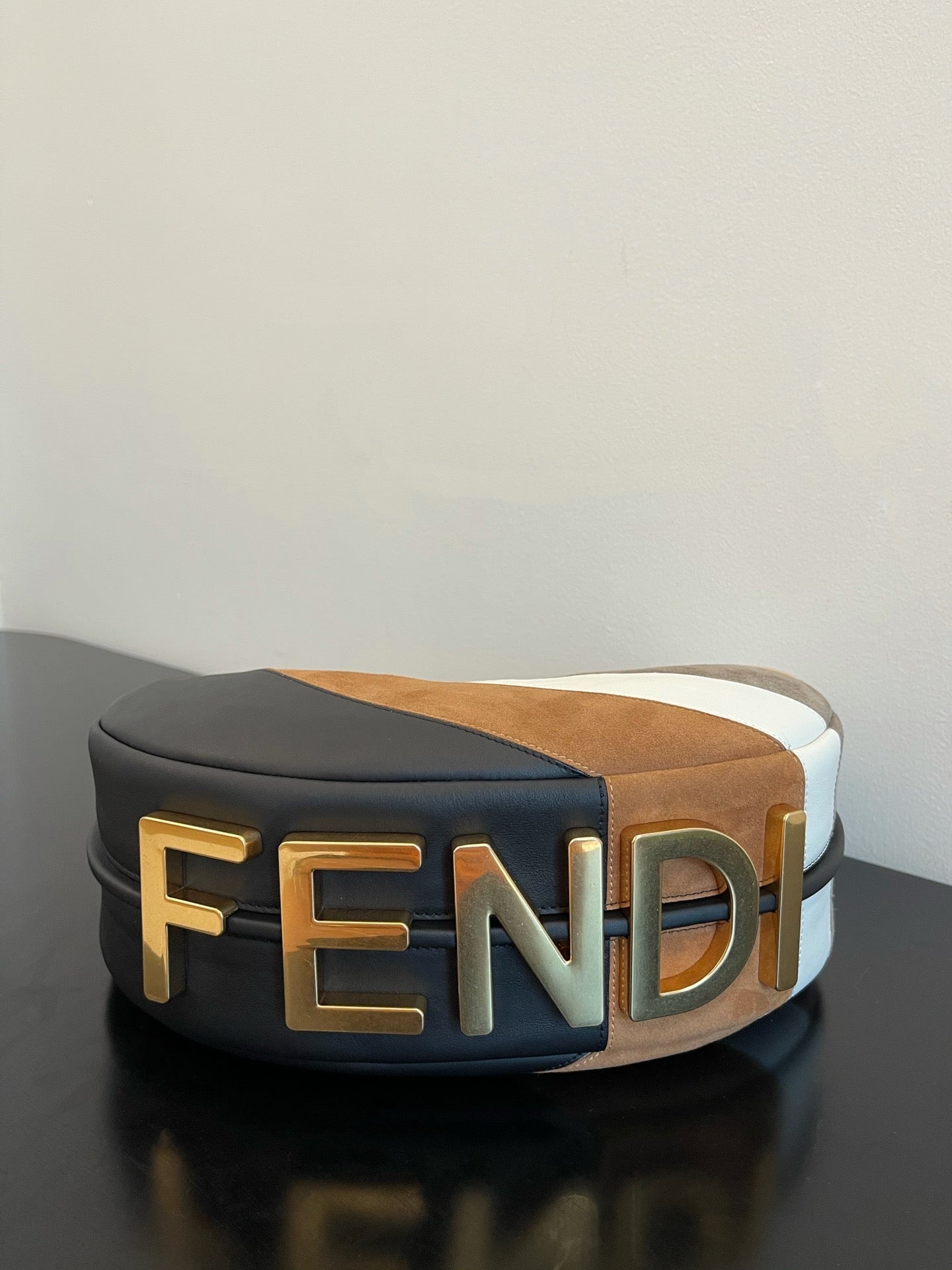 芬F家-Fendigraphy-大型棕色月牙造型腋下包