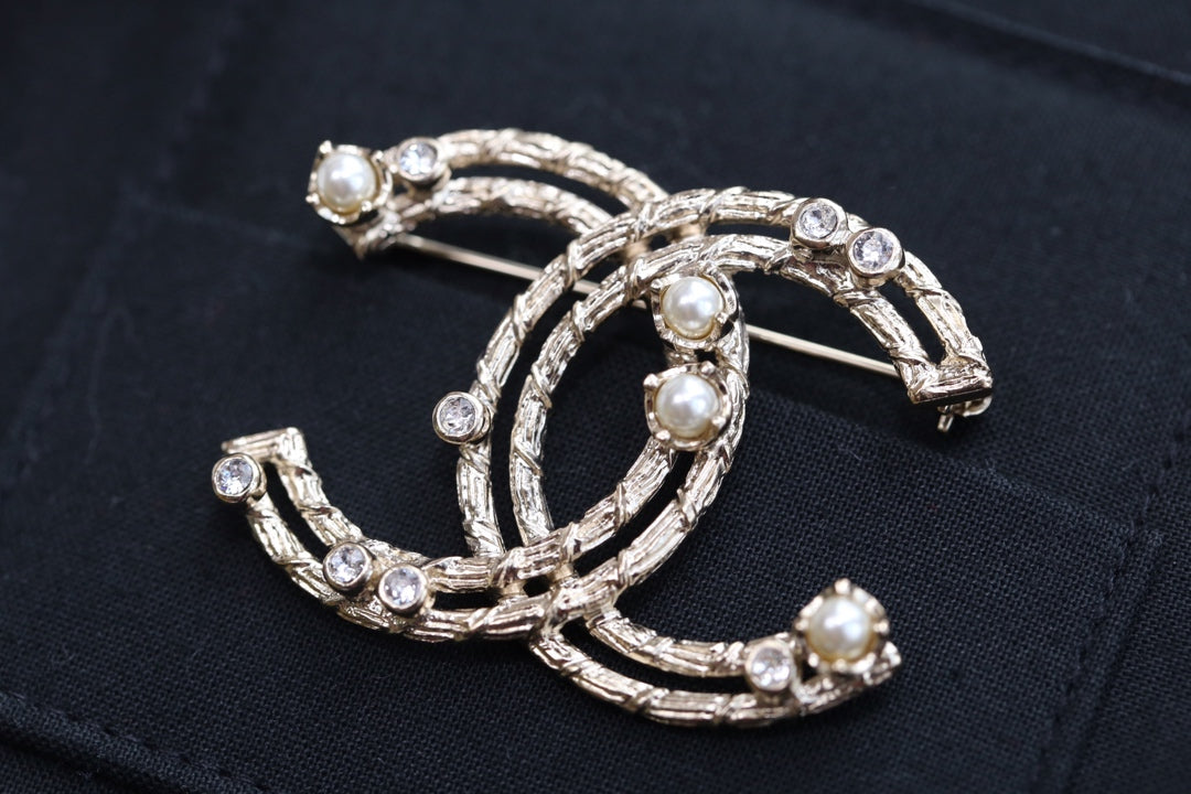Chanel 胸針