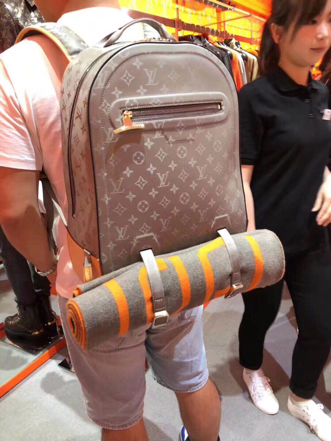 Lou-Monogram Titanium 大號 後背包