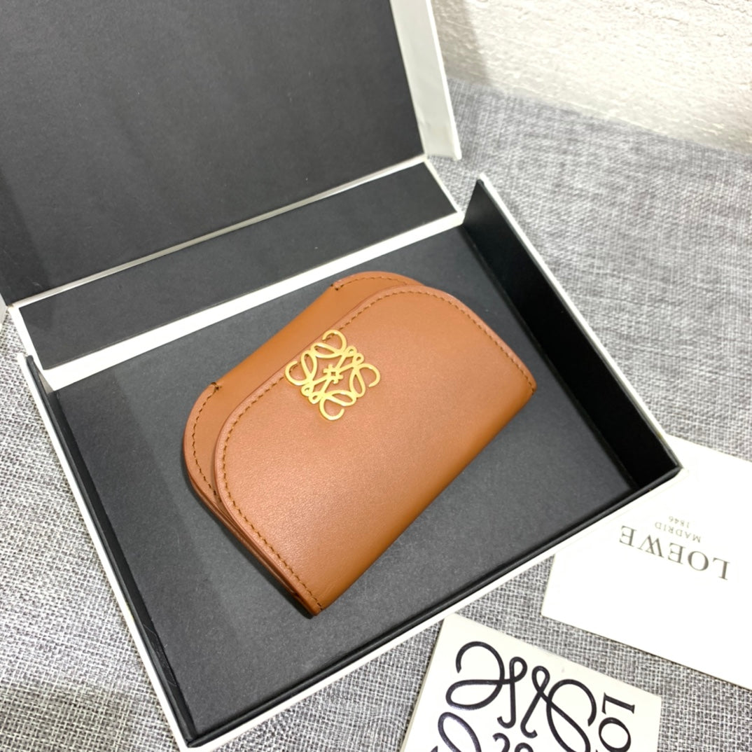 Loewe Goya 系列絲綢小牛皮卡包