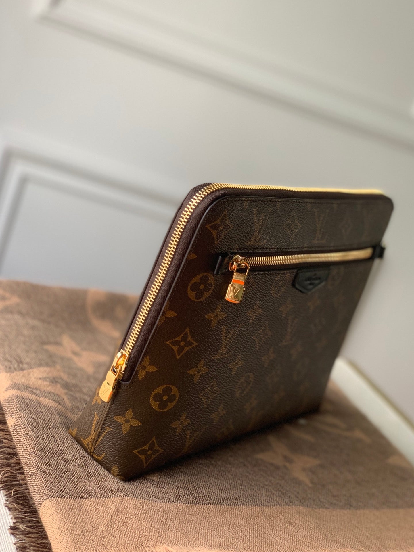 LV M60417 New Pouch手拿包