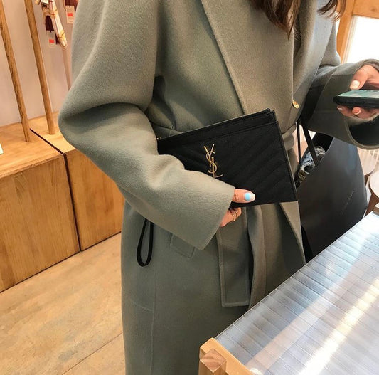 YSL Monogram 手拿包-黑山形紋金扣