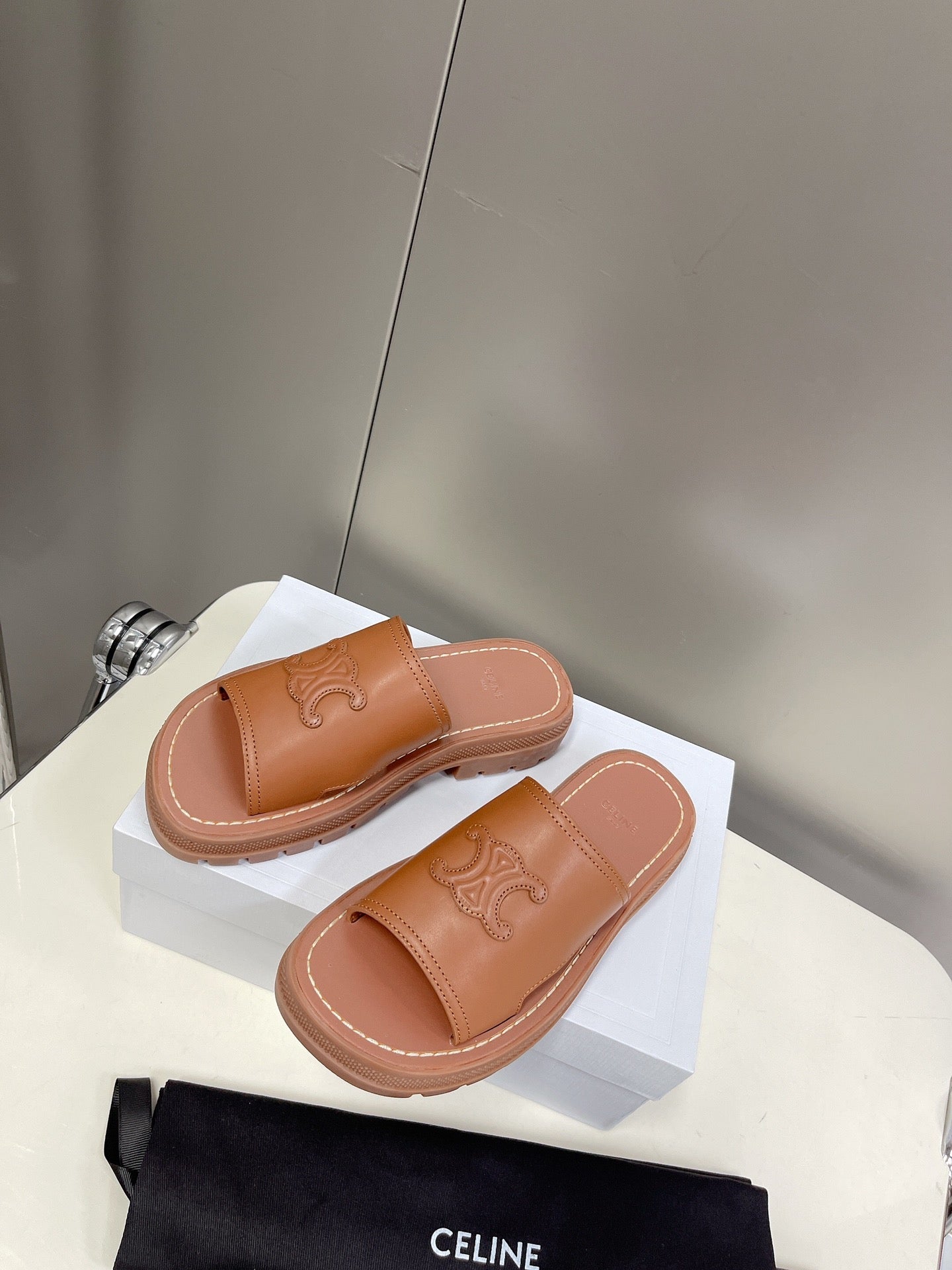 賽C家-22SS 牛皮壓印工藝拖鞋 35-40（41訂製）