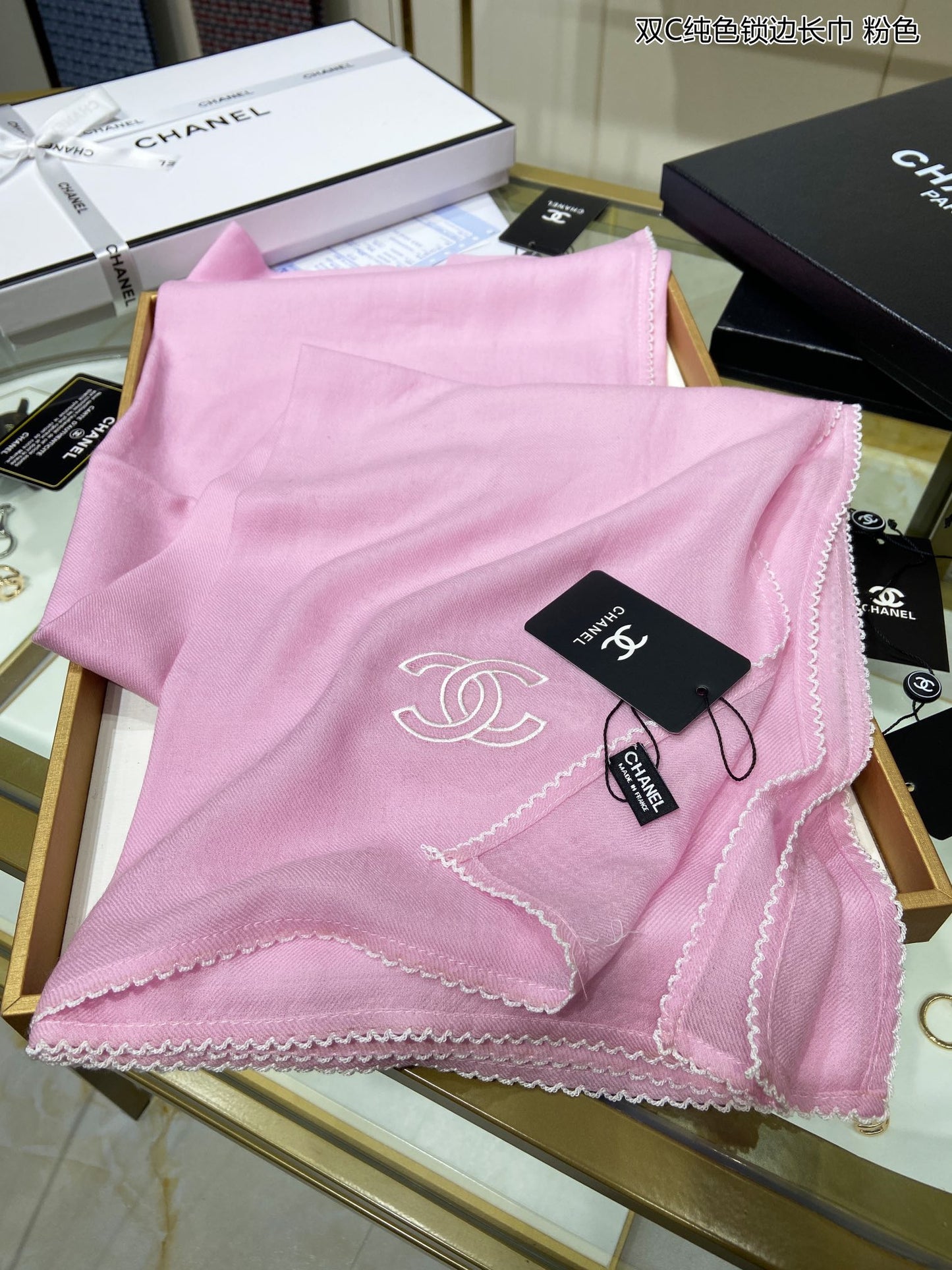 Chanel 純色鎖邊羊絨圍巾