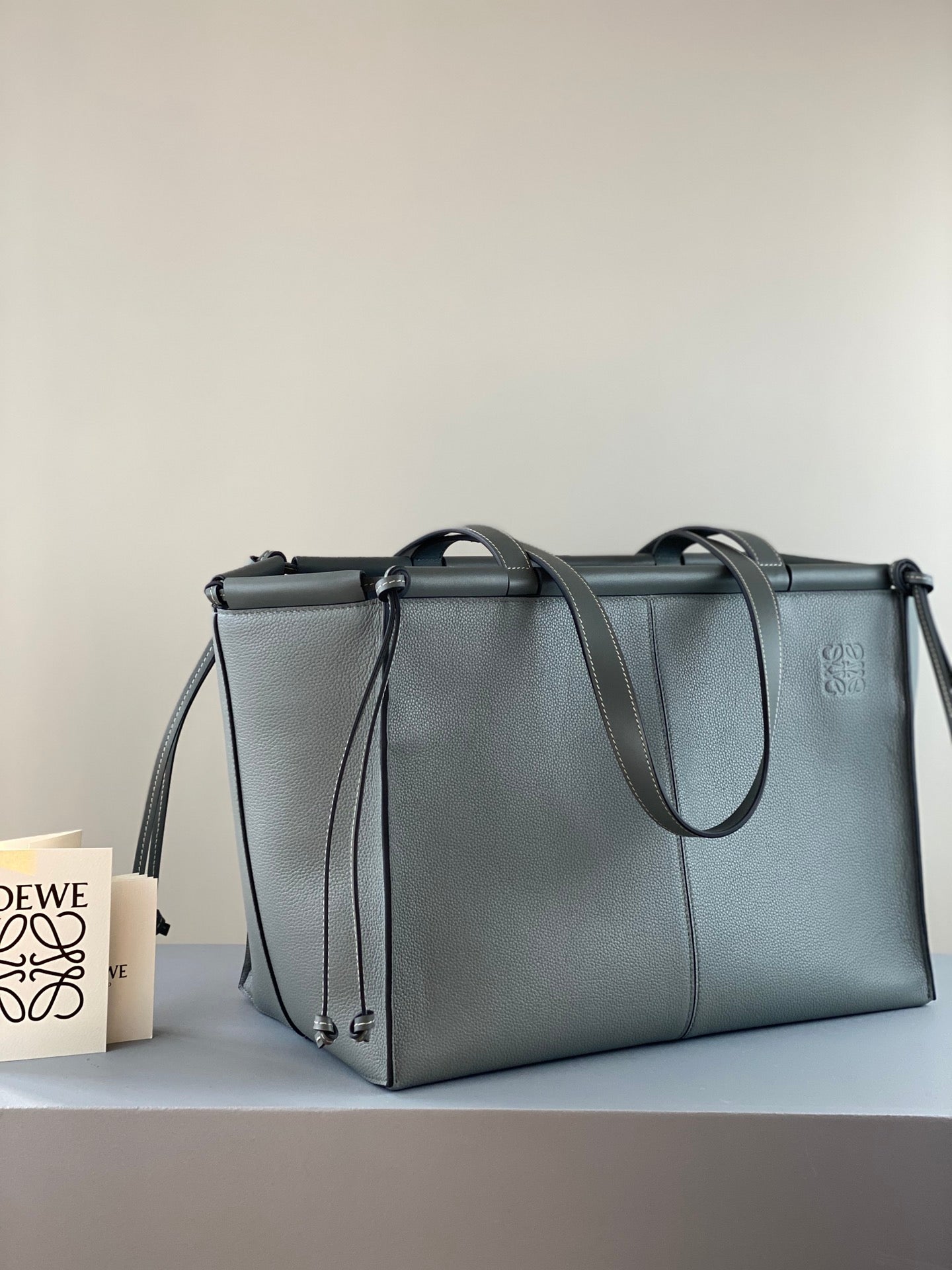 羅L威-Cushion tote 小牛皮 青銅色
