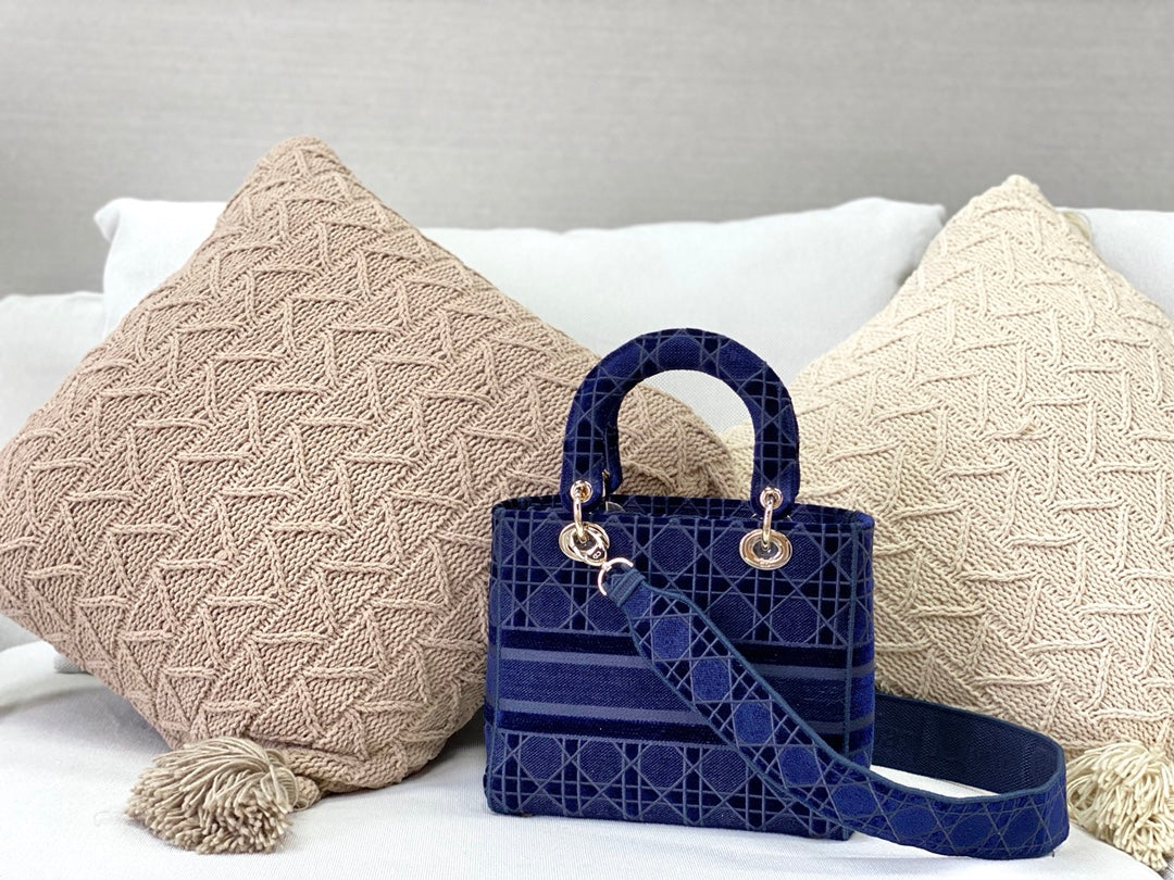Dior Lady D-Lite黛妃包-天鵝絨刺繡藍色