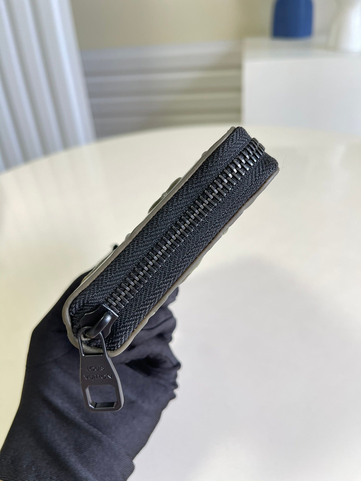 LV M80505 綠色 直式男款拉鏈長夾
