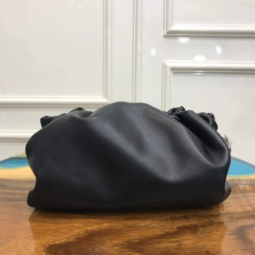 B編織- The  pouch 鏈條 雲朵包 31x16X12cm