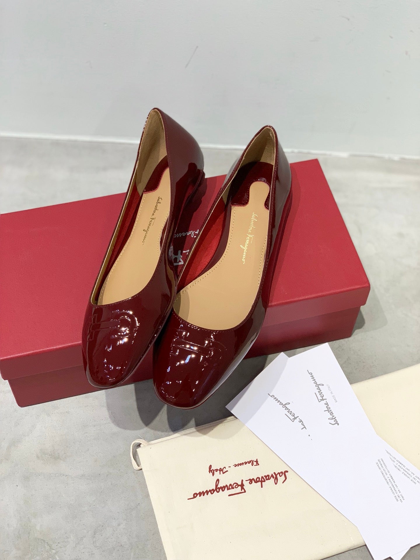 Salvatore Ferragamo鞋-紅色漆皮 圓頭 平底鞋