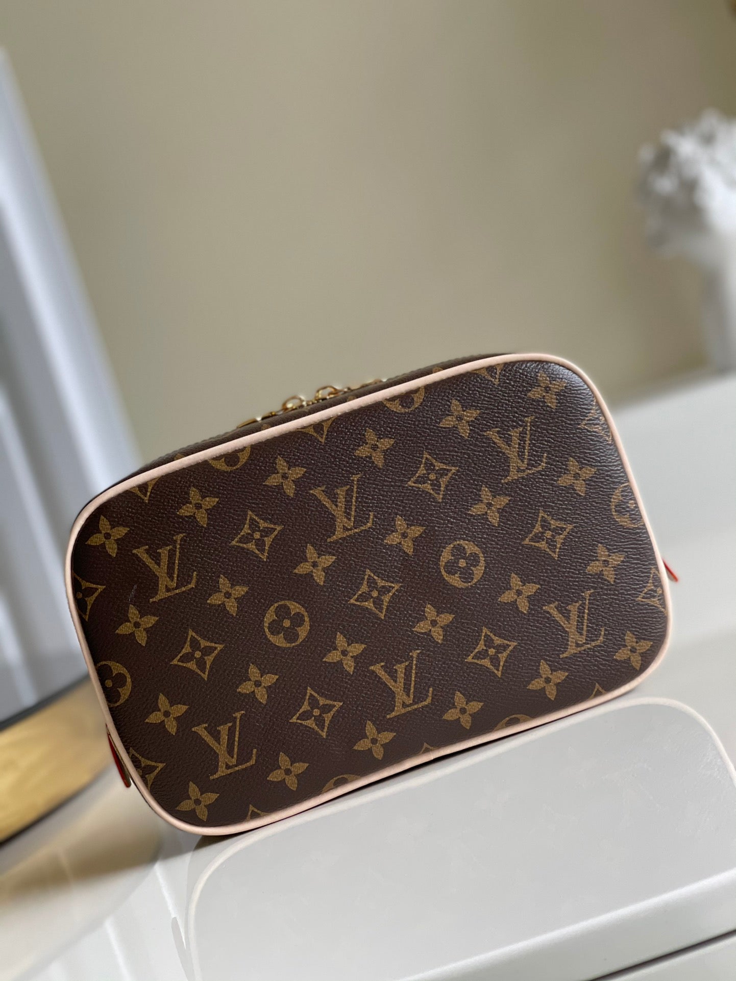 LV M43383 經典盥洗袋