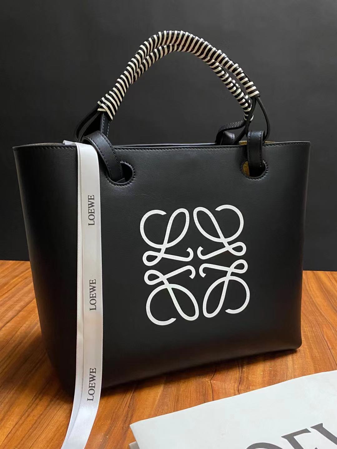 羅L威-Anagram Tote 牛皮 黑色