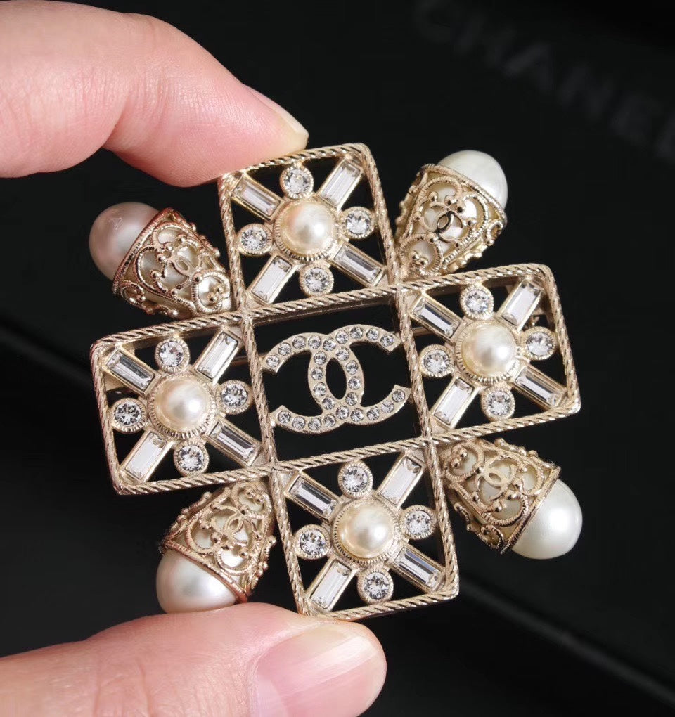 Chanel 胸針