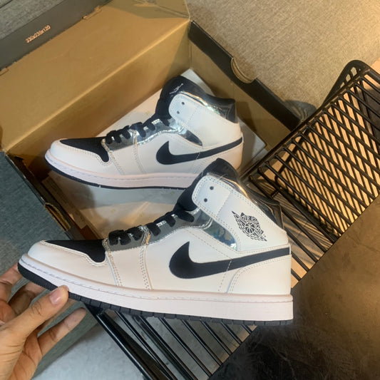 N1K- AJ 1 mid 中筒板鞋 休閒鞋 白黑色