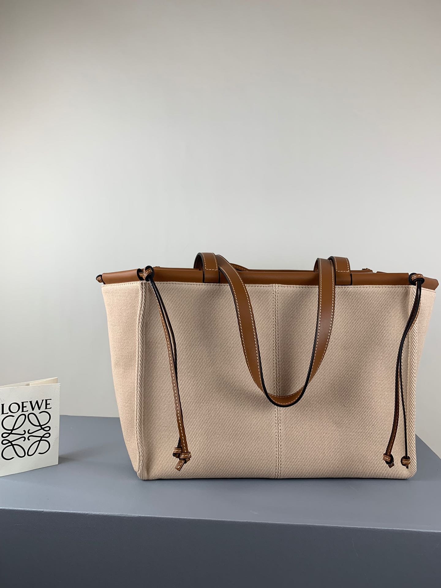 羅L威-Cushion tote 杏色棕皮