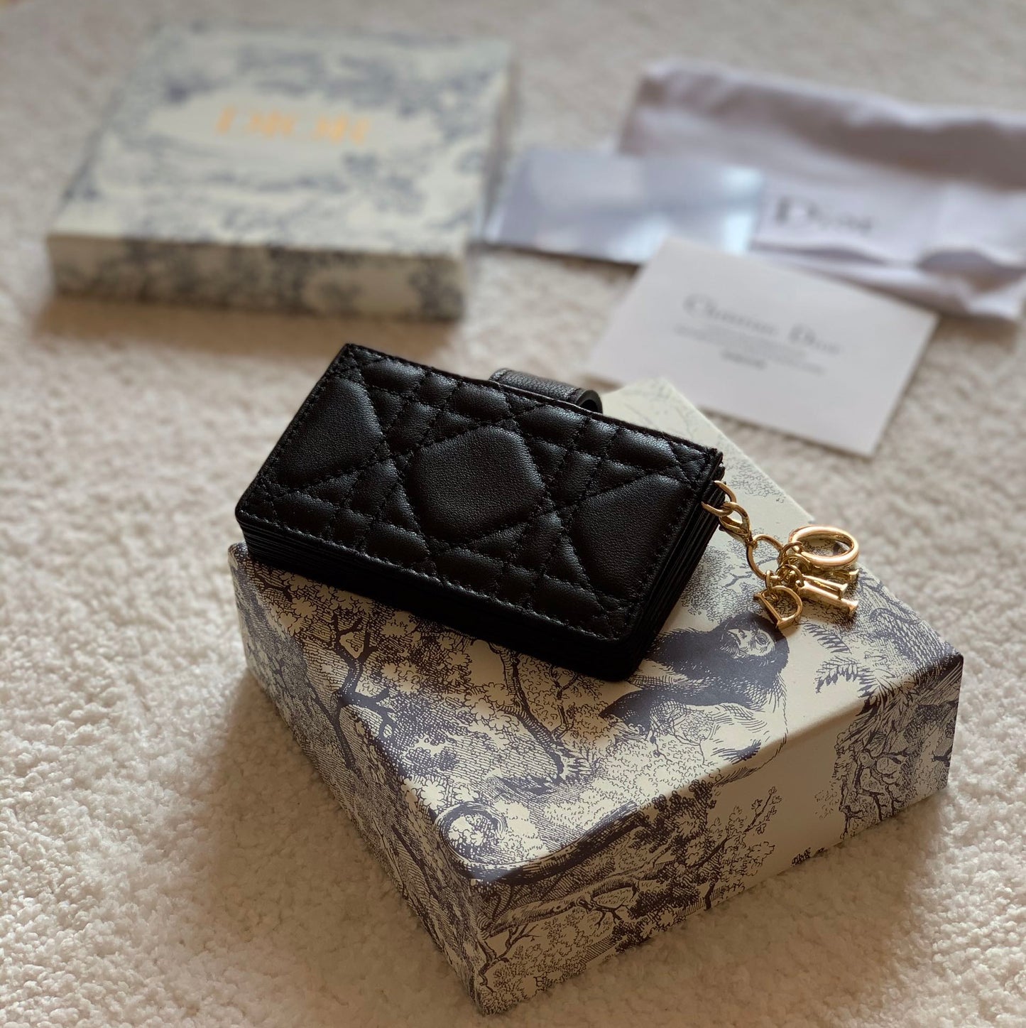 Dior 小羊皮風琴卡包