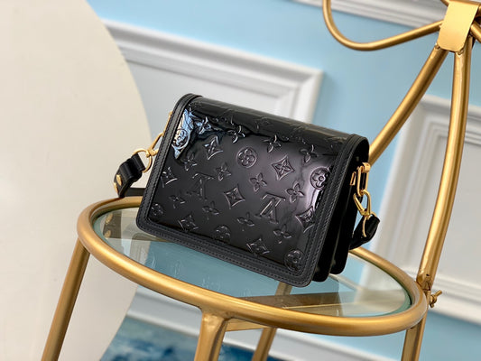 M44580 路L家-2019年 Dauphine郵差包 漆皮 黑色