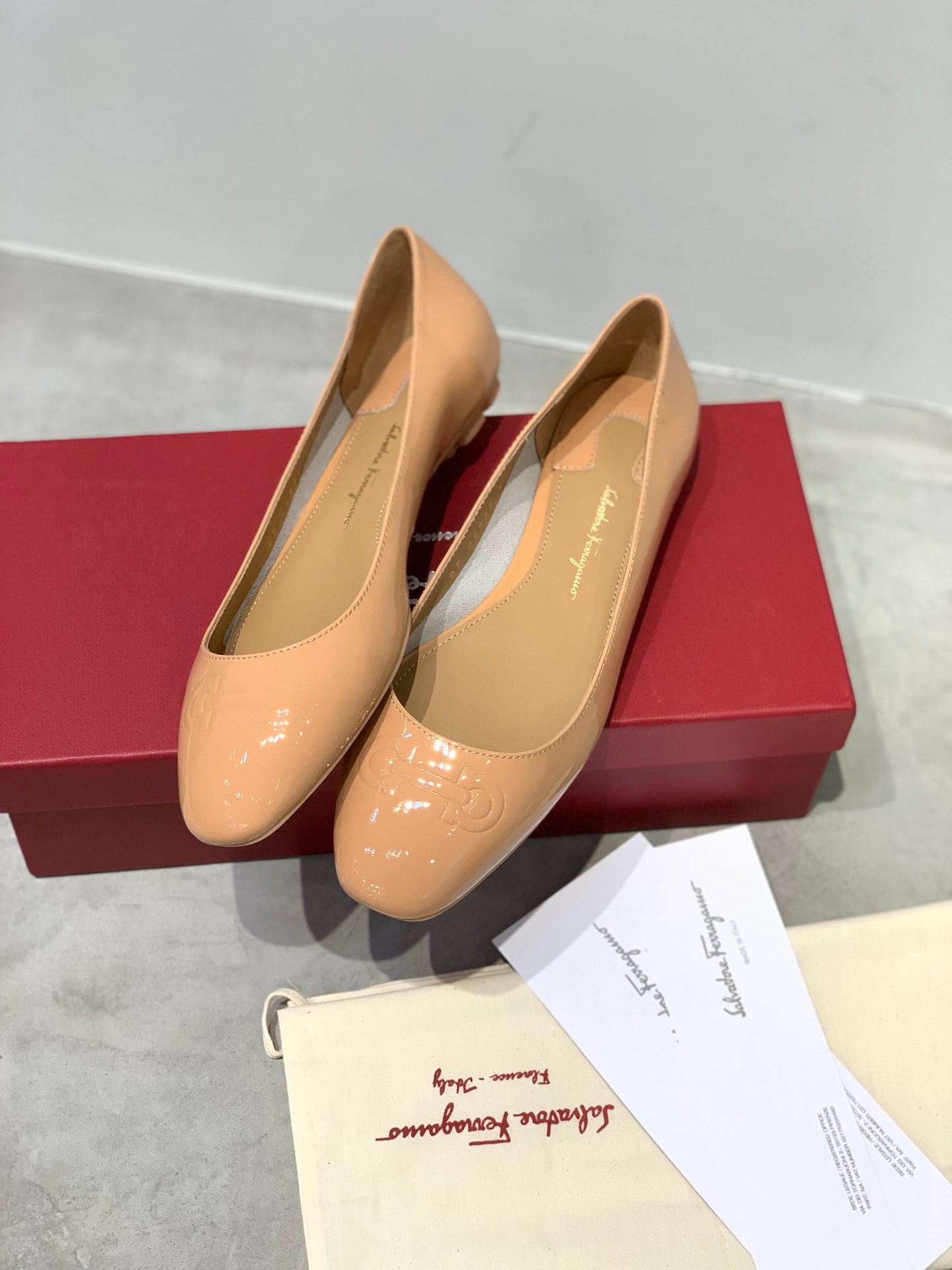 Salvatore Ferragamo鞋-膚色圓頭平底鞋