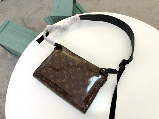 Lou-Monogram Titanium小號 郵差包