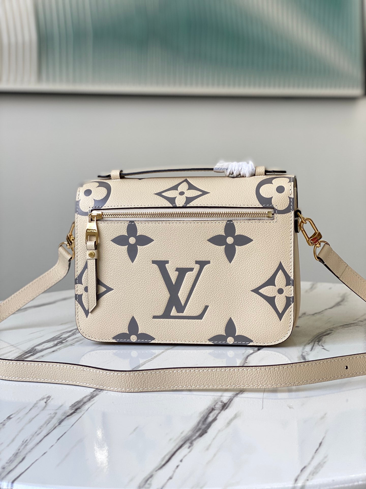 M45384 路L家-Pochette Métis 郵差包 奶油白