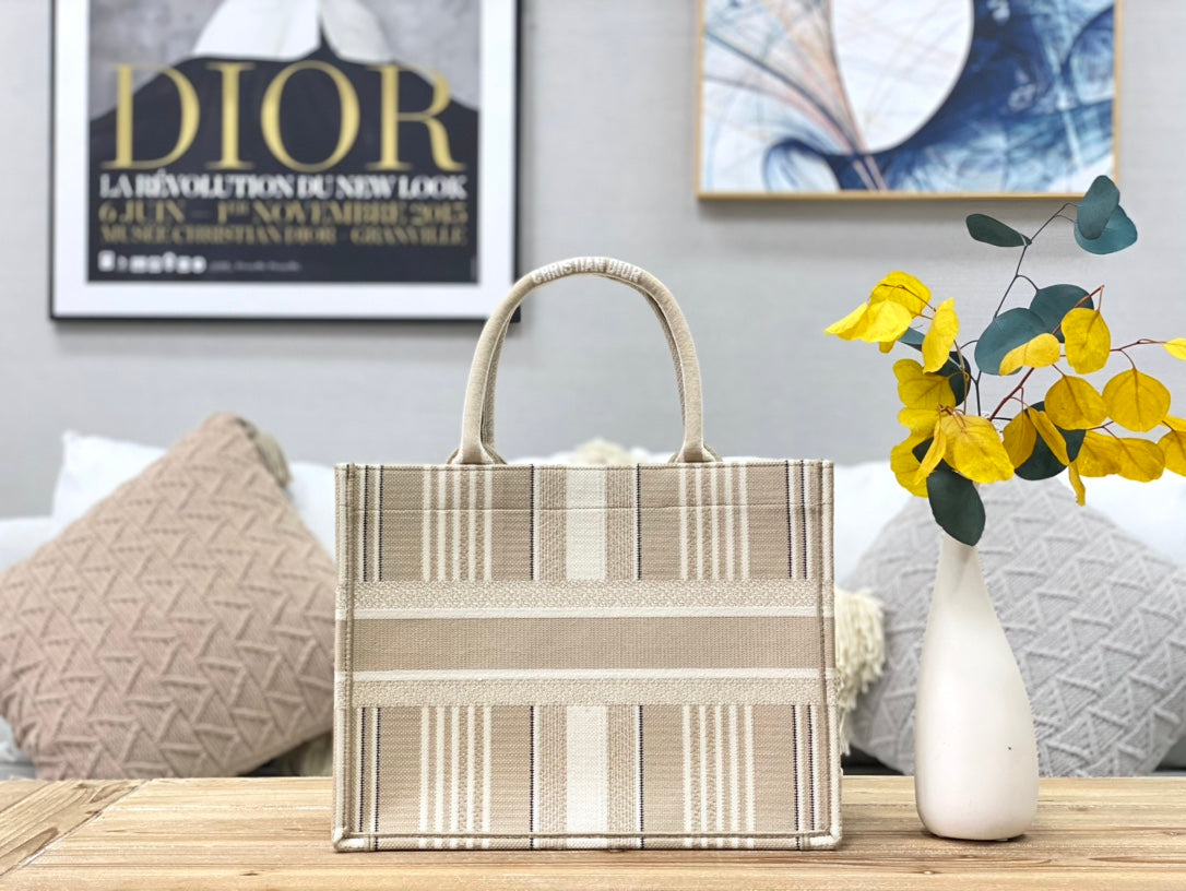 Dior Book Tote-小號36.5cm-米白條紋