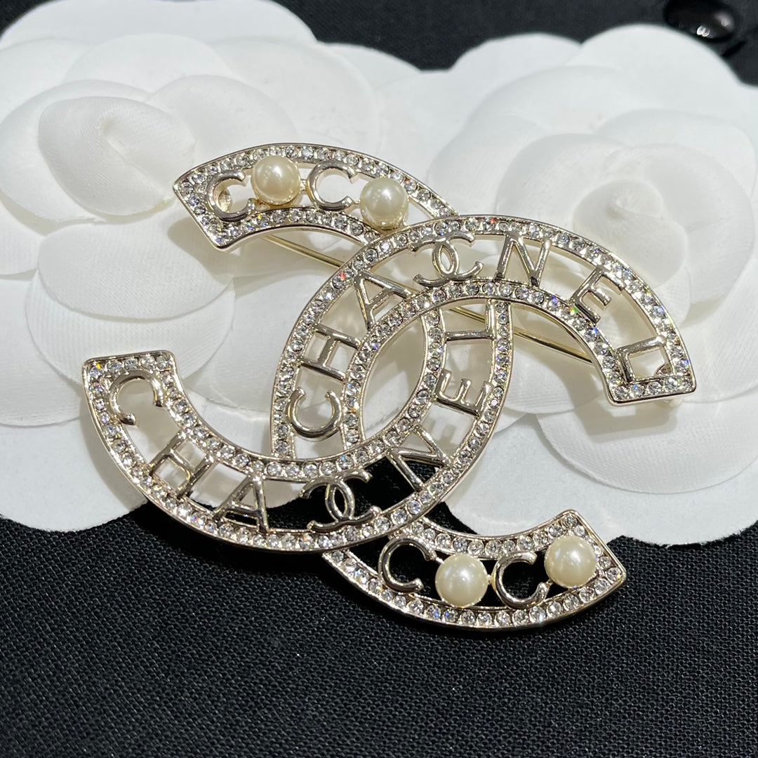 Chanel 胸針