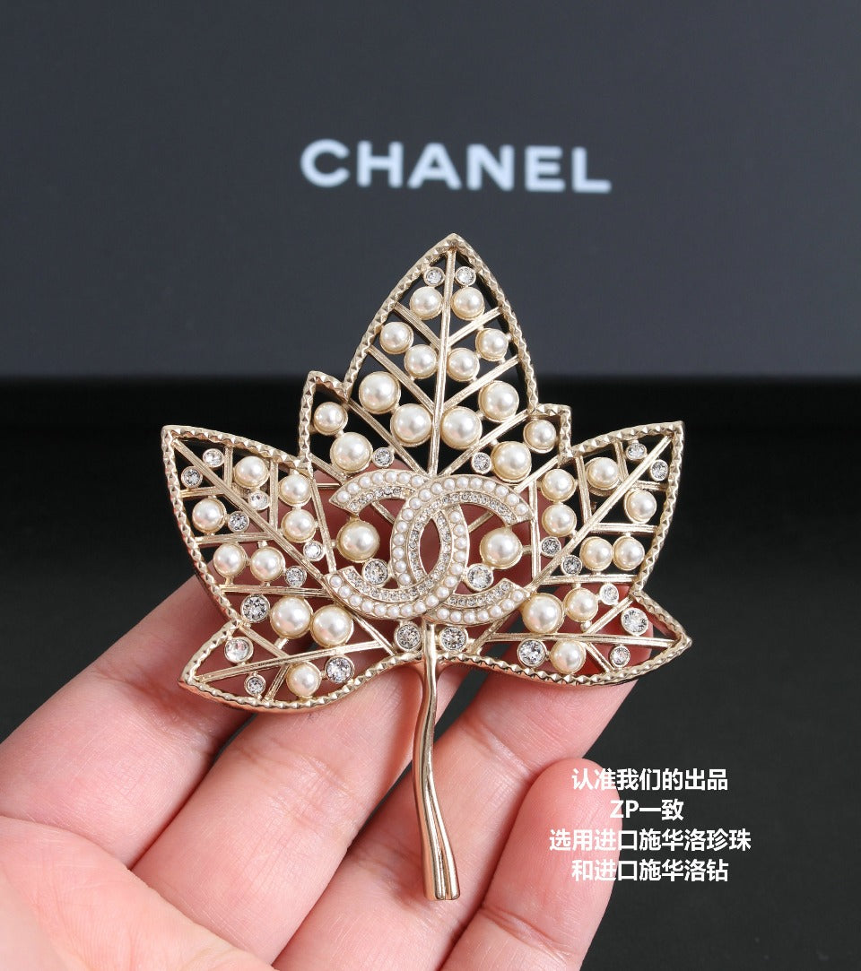 Chanel 胸針
