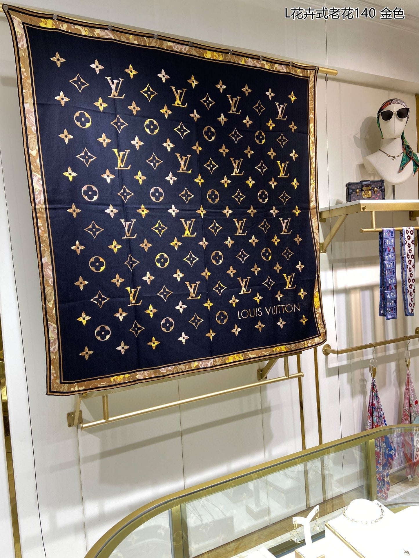 路L家-花卉式老花方形圍巾 140*140cm Croisillon 70%羊絨30%真絲