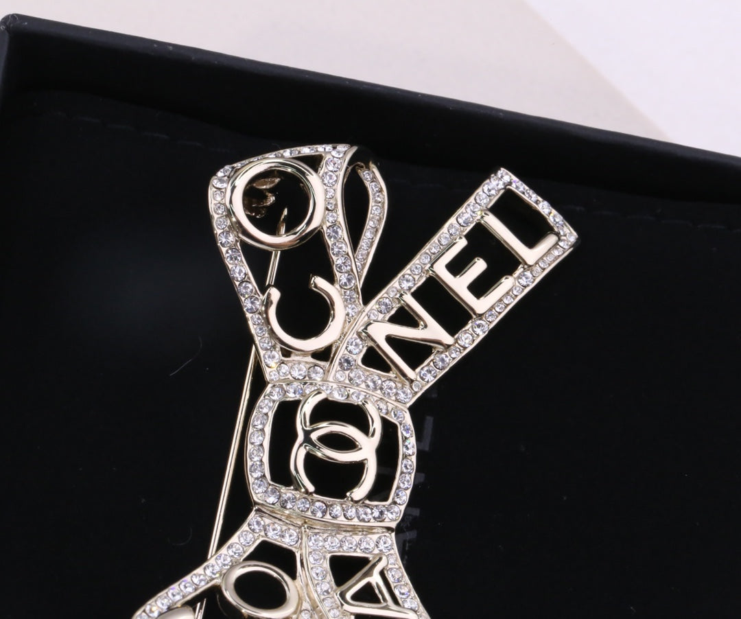 Chanel 胸針