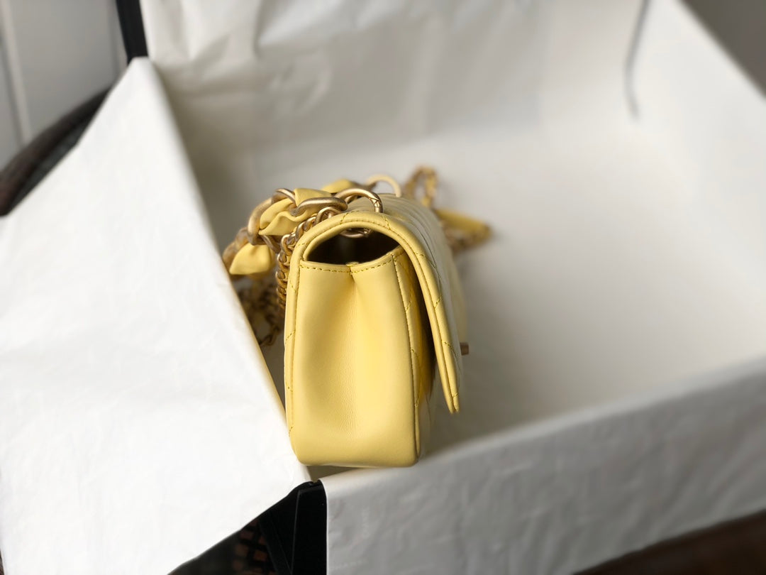 Chanel 拋光小羊皮菱格口蓋包-黃色