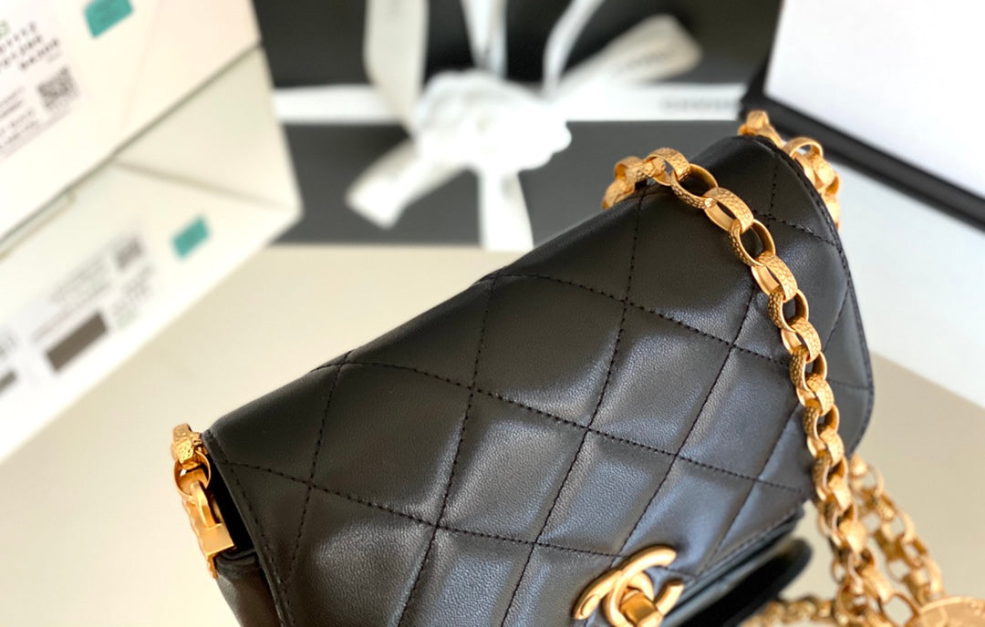 Chanel 復古金幣鏈條口蓋包
