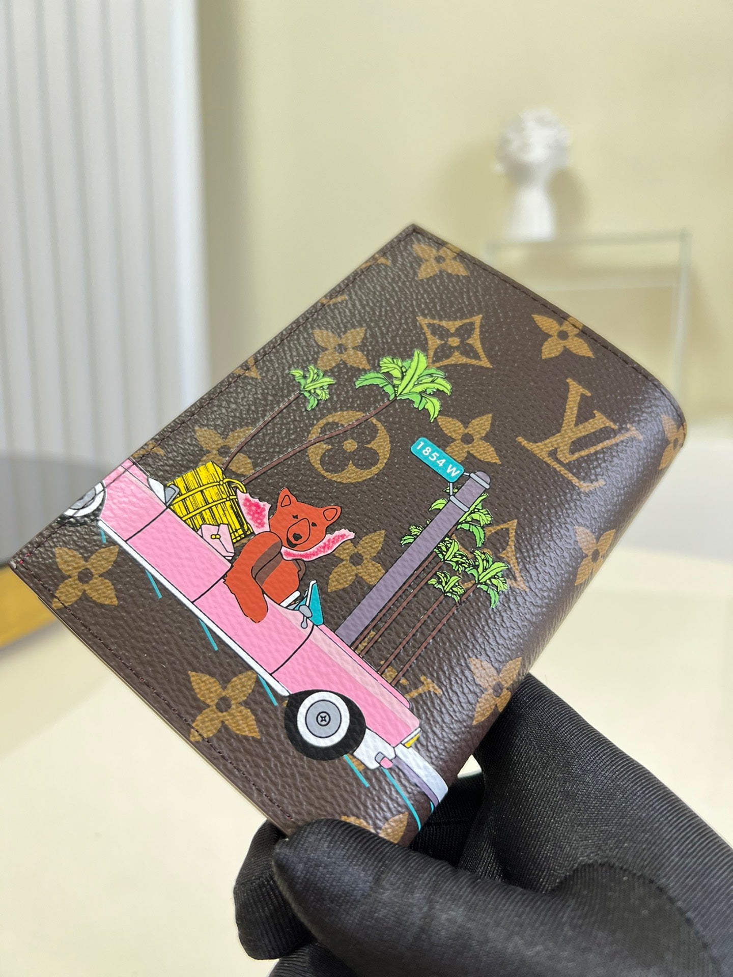 LV M80858 護照夾