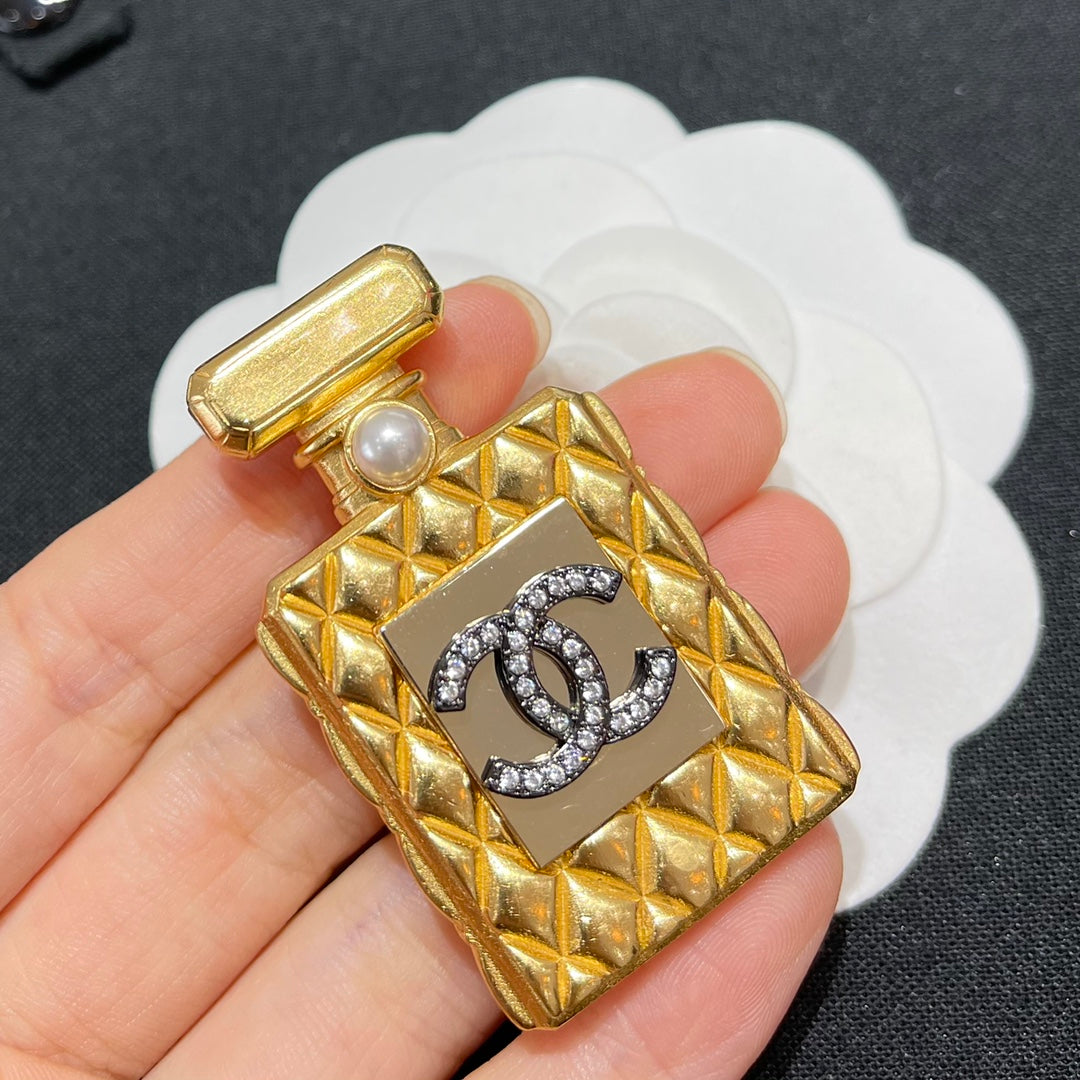 Chanel 胸針