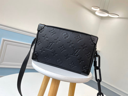 M44480 路L家-MINI SOFT TRUNK 手袋 黑色荔枝紋