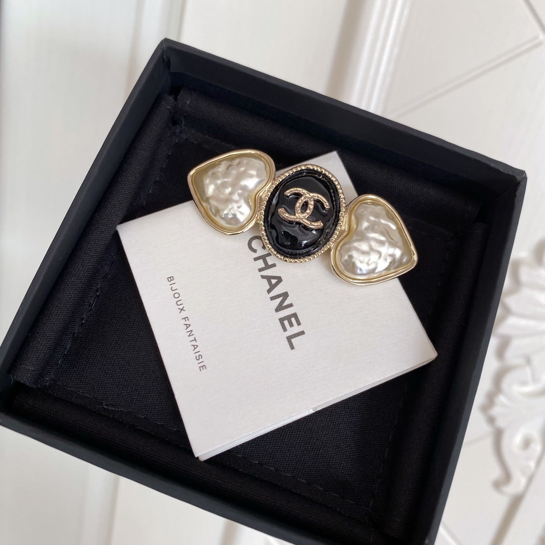 Chanel 胸針