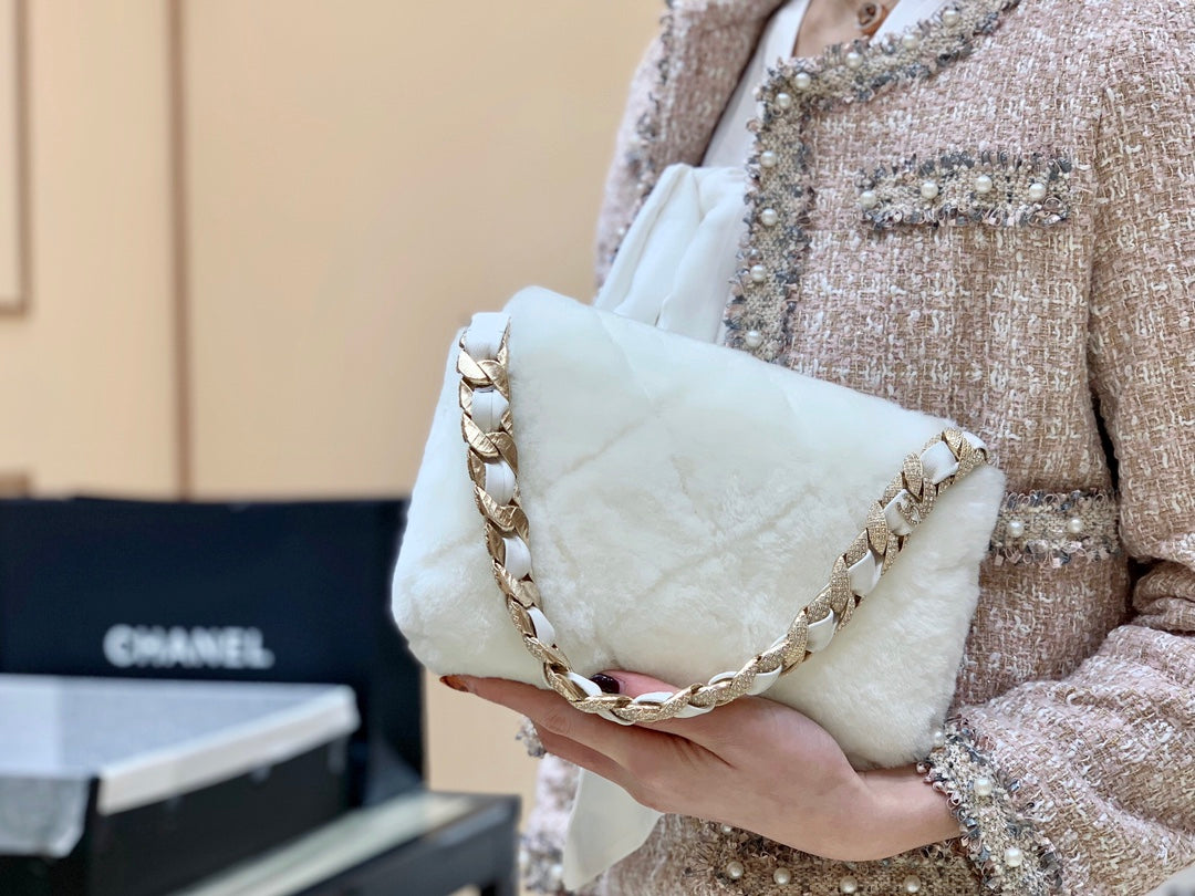 Chanel 剪羊毛鑽鏈包