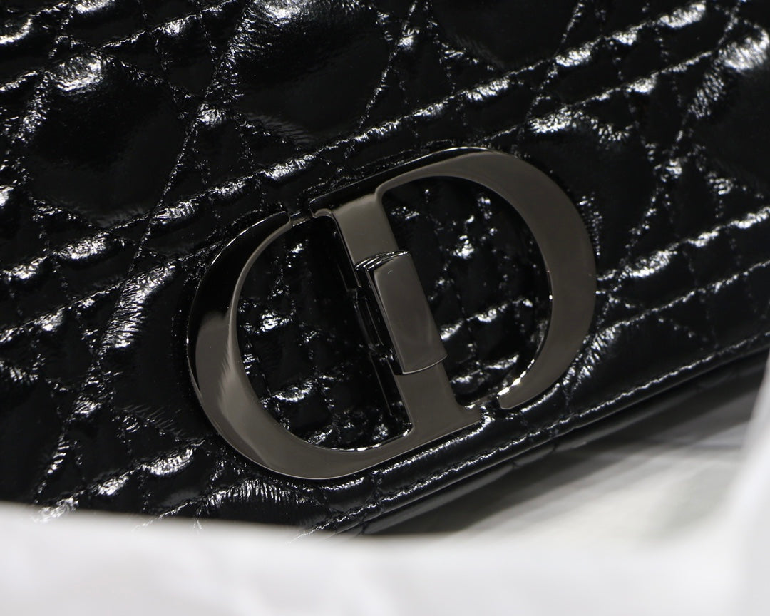 Dior Caro 褶皺漆皮系列 中號25cm-黑色